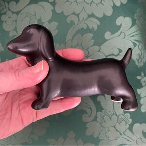VINTAGE UNBRANDED CERAMIC MATTE BLACK DACHSHUND WEINER DOG FIGURINE